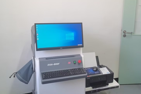 雙能X射線骨密度儀：準(zhǔn)確測量骨密度，助力骨質(zhì)疏松防治，守護(hù)骨骼健康